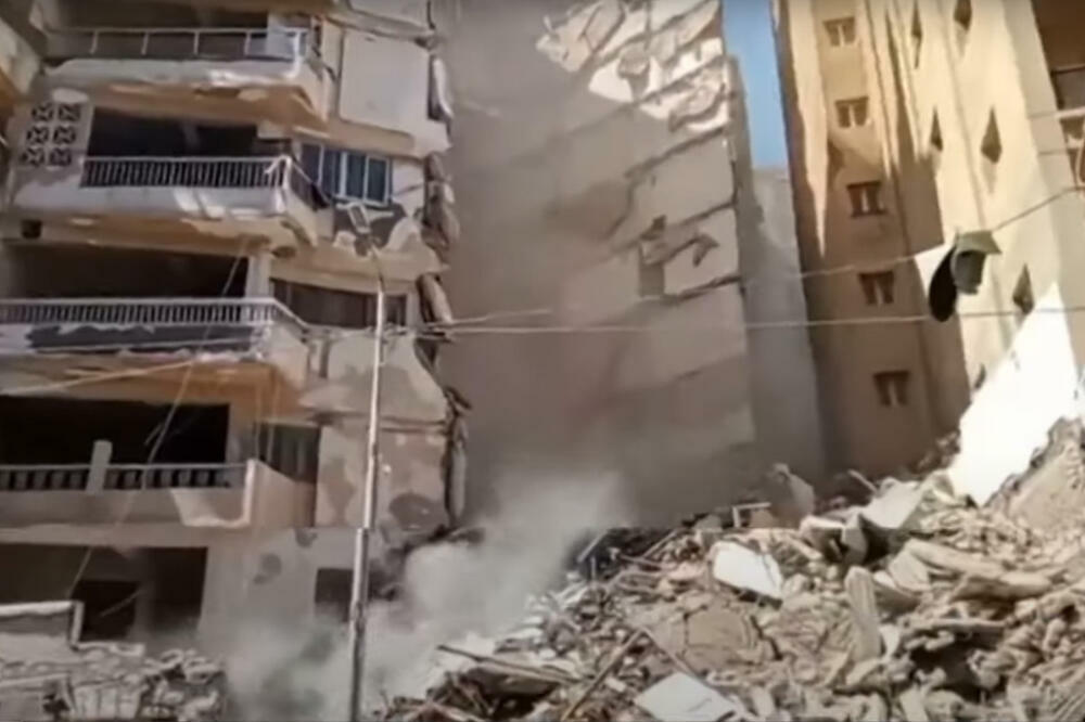 SPASIOCI TRAGAJU ZA ZATRPANIM TURISTIMA: Srušila se zgrada od 13 SPRATOVA, pukla na POLA! (VIDEO)