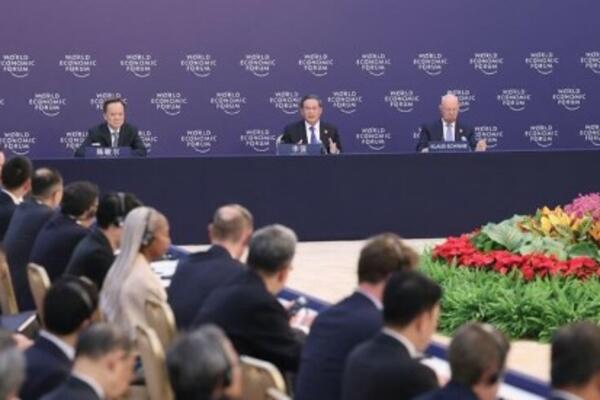 Kineski premijer na dijalogu preduzetnika na Letnjem Davosu