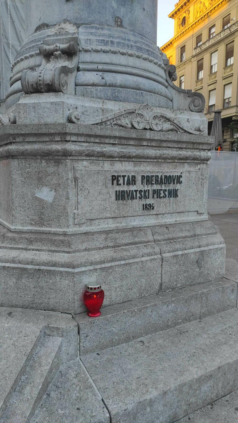 Sveća Trgu Petra Preradovića za pokoj duše Noe Milivojev