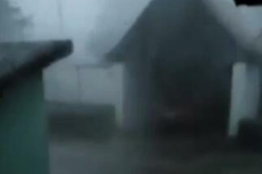 POČELO JE! U SOMBORU TOTALNI HAOS: Oluja nosi sve pred sobom, evo prvih DRAMATIČNIH snimaka (VIDEO)