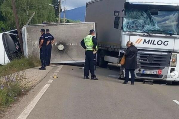 TEŠKA SAOBRAĆAJNA NESREĆA KOD BELE PALANKE: Sudarila se dva kamiona (FOTO)