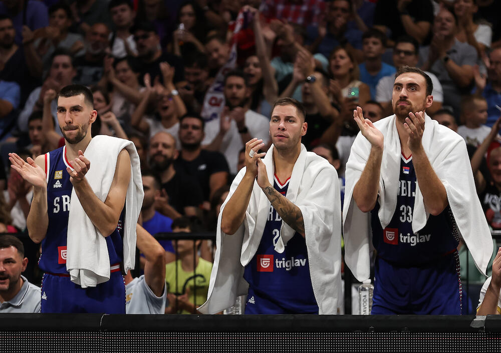 Ognjen Dobrić, Stefan Jović i Nikola Milutinov na utakmici Srbije i Portorika