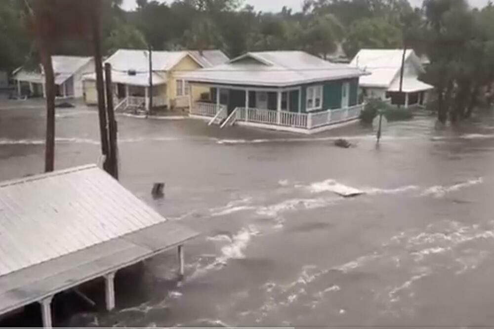 URAGAN "IDALIJA" NAPRAVIO KATASTROFU NA FLORIDI: Ovakvu oluju ne pamte u poslednjih 100 godina, JEZIVI SNIMCI VIDEO