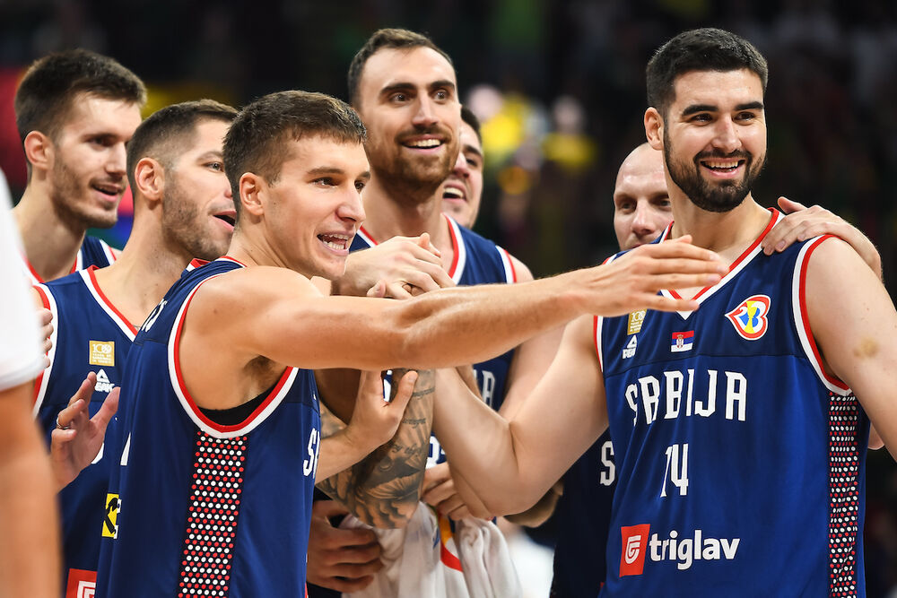 Slavlje košarkaša Srbije posle pobede nad Litvanijom