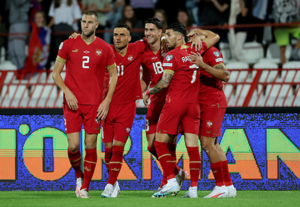 Slavlje fudbalera Srbije posle vodećeg gola protiv Mađarske na Marakani