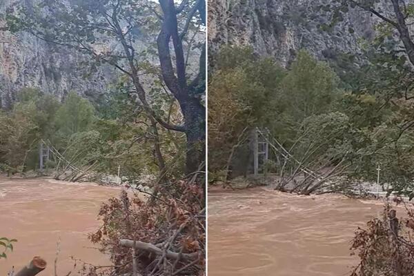 JOŠ UVEK TRAJE NOĆNA MORA U GRČKOJ: Voda ispunila dolinu, skoro PREKRILA viseći most (VIDEO)