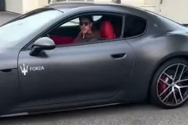 VLAHOVIĆA SAČEKALA MISTERIOZNA DEVOJKA: On se pojavio u autu vrednom 260.000 evra! (VIDEO)