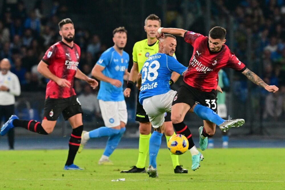 Rade Krunić (desno) na utakmici Napolija i Milana