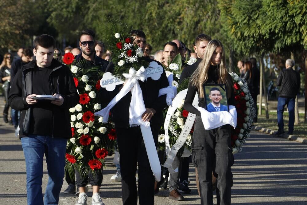 Sin harmonikaša Mirka Kodića Aleksandar sahranjen je danas na beogradskom groblju Lešće