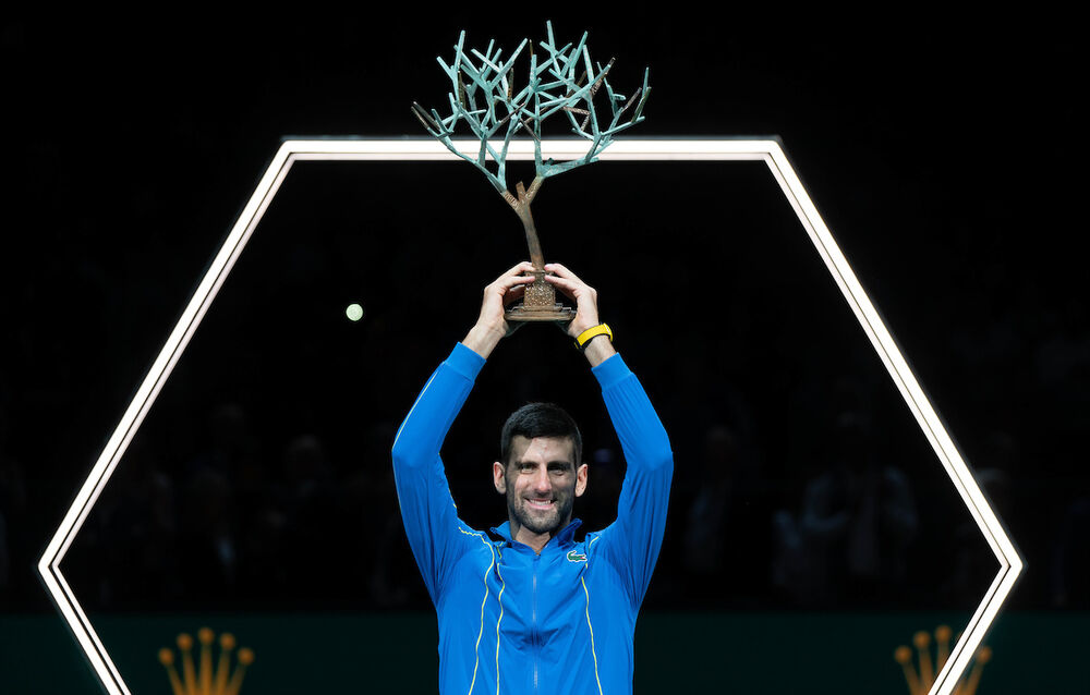 Novak sa trofejem u Parizu
