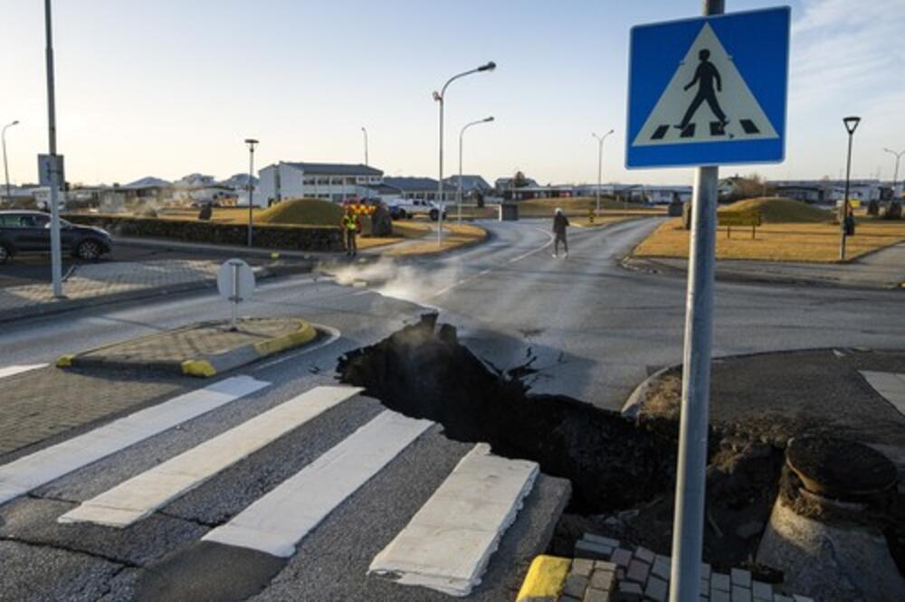 CELA ZEMLJA NA KOLENIMA, STRAHUJE SE OD NAJGOREG: Na Islandu samo za JEDAN DAN zabeleženo preko 300 zemljotresa!