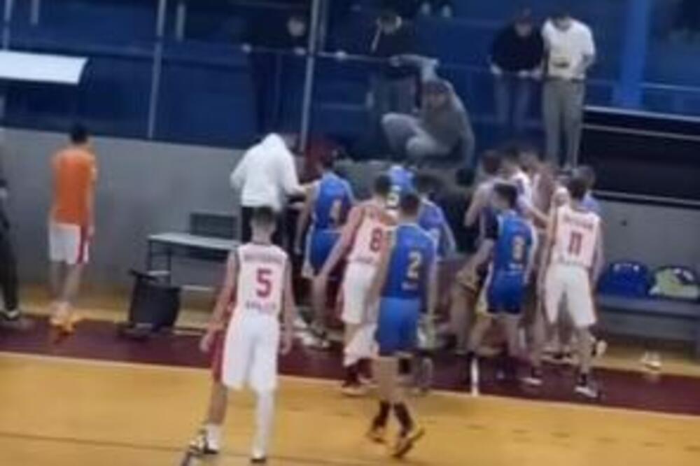 OBRUKALI SRBIJU: Skandalozna tuča na košarkaškoj utakmici kadeta, kamere sve snimile! (VIDEO)