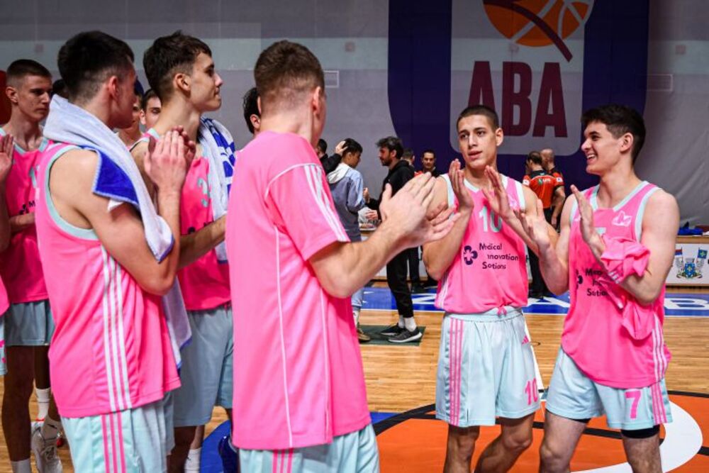 Košarkaši Mege posle pobede nad Partizanom