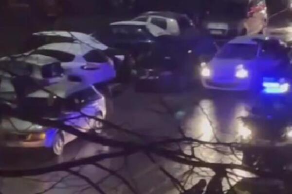 U SMEDEREVU OPSADNO STANJE, SRPSKIM GRADOM ODJEKNULI PUCNJI: Policija opkolila APOTEKU, u toku PRAVA DRAMA (VIDEO)