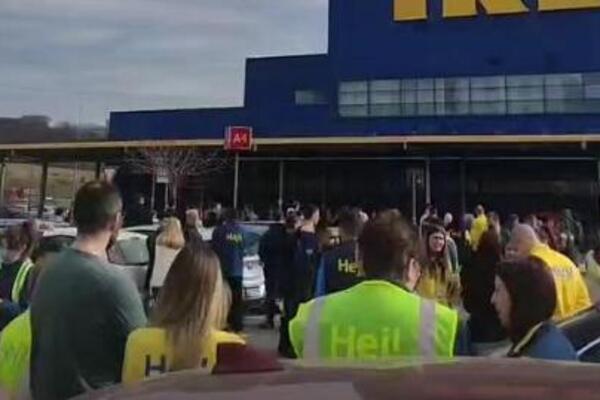 EVAKUISANA ROBNA KUĆA "IKEA" U BEOGRADU! Zaposleni i kupci na parkingu (FOTO)
