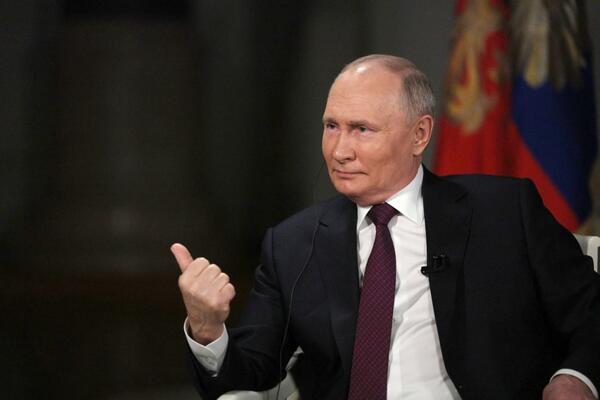 ONI SU STALI UZ PUTINA: Nakon rezultata izbora u svetu muk, a ko je JAVNO čestitao Putinu?