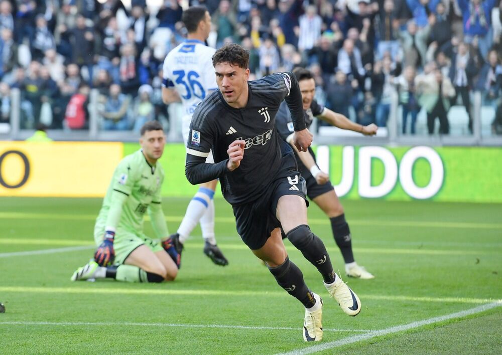 Dušan Vlahović slavi jedan od golova na utakmici Juventusa i Frozinonea