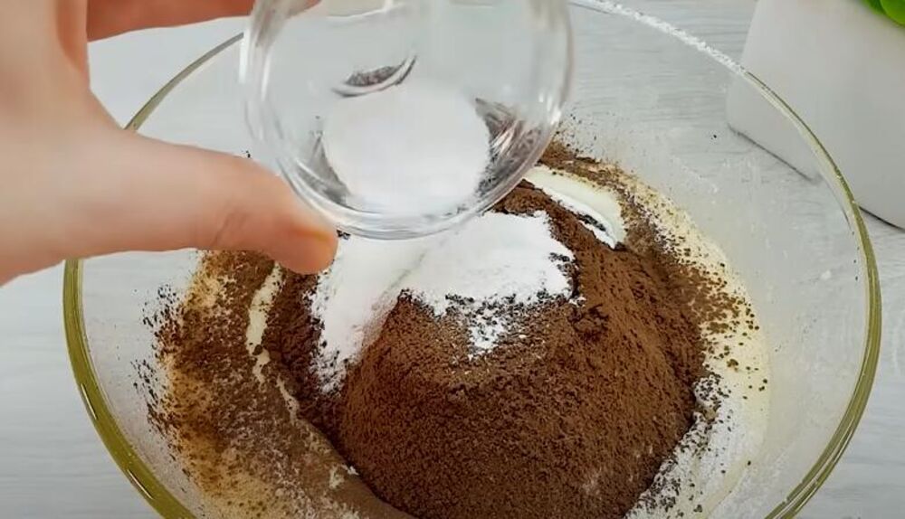 Pravljenje kore za tursku kakao mokru tortu