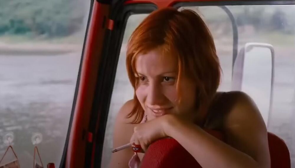 Glumica Aleksandra Balmazović u filmu 'Sivi kamion crvene boje' 