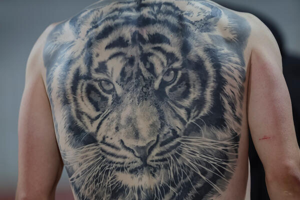 LUDILO! Znate li čija je ovo tetovaža? Srpski fudbaler pokazao UMETNIČKO DELO! (FOTO)