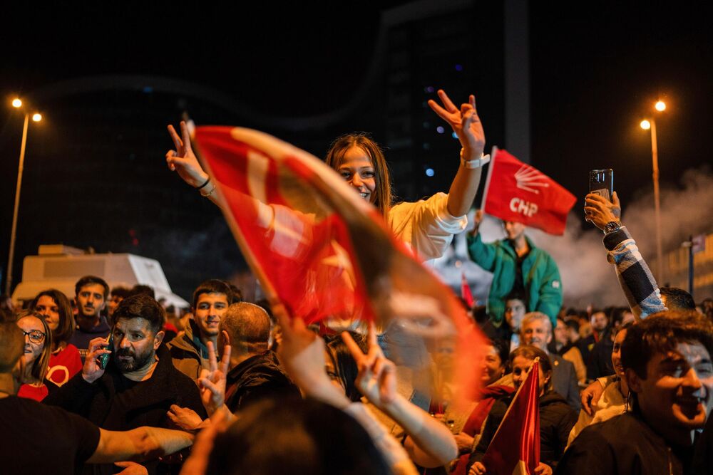 Slavlje u Istanbulu nakon Erdoganovog poraza