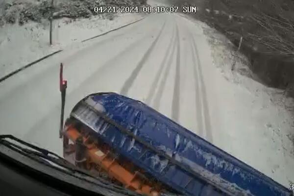 PEŠTER I KOPAONIK ZAVEJANI: Apel vozačima, biće i leda na putevima (FOTO)