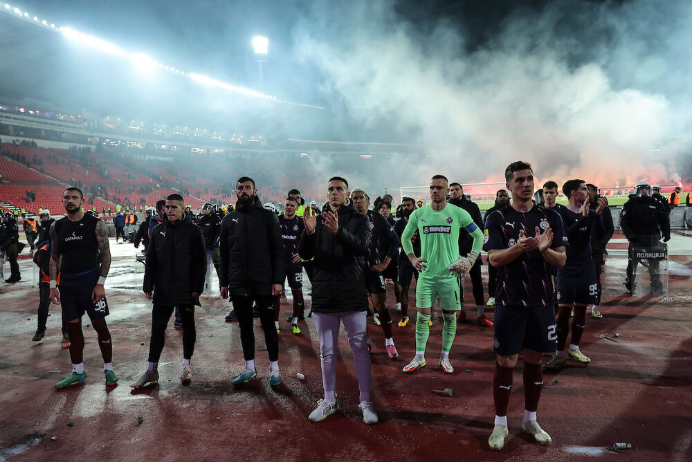 Fudbaleri Partizana posle poraza od Crvene zvezde u polufinalu Kupa Srbije